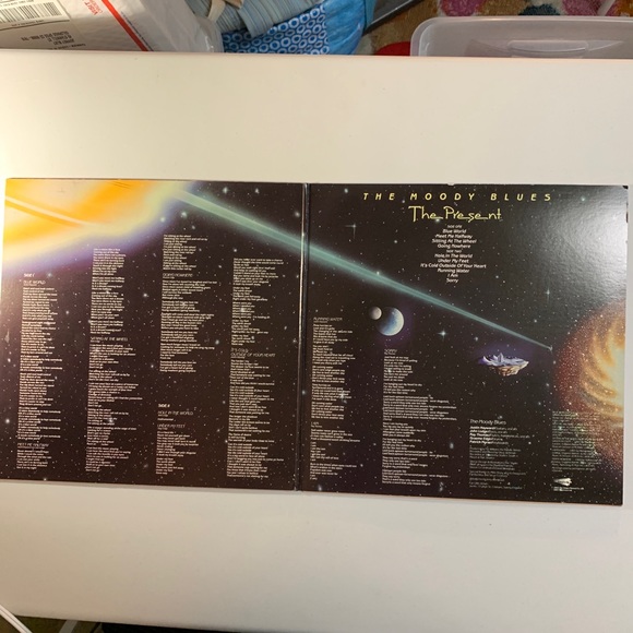 The Moody Blues - The Present vinyl record TRL-1-2902 - Picture 3 of 7
